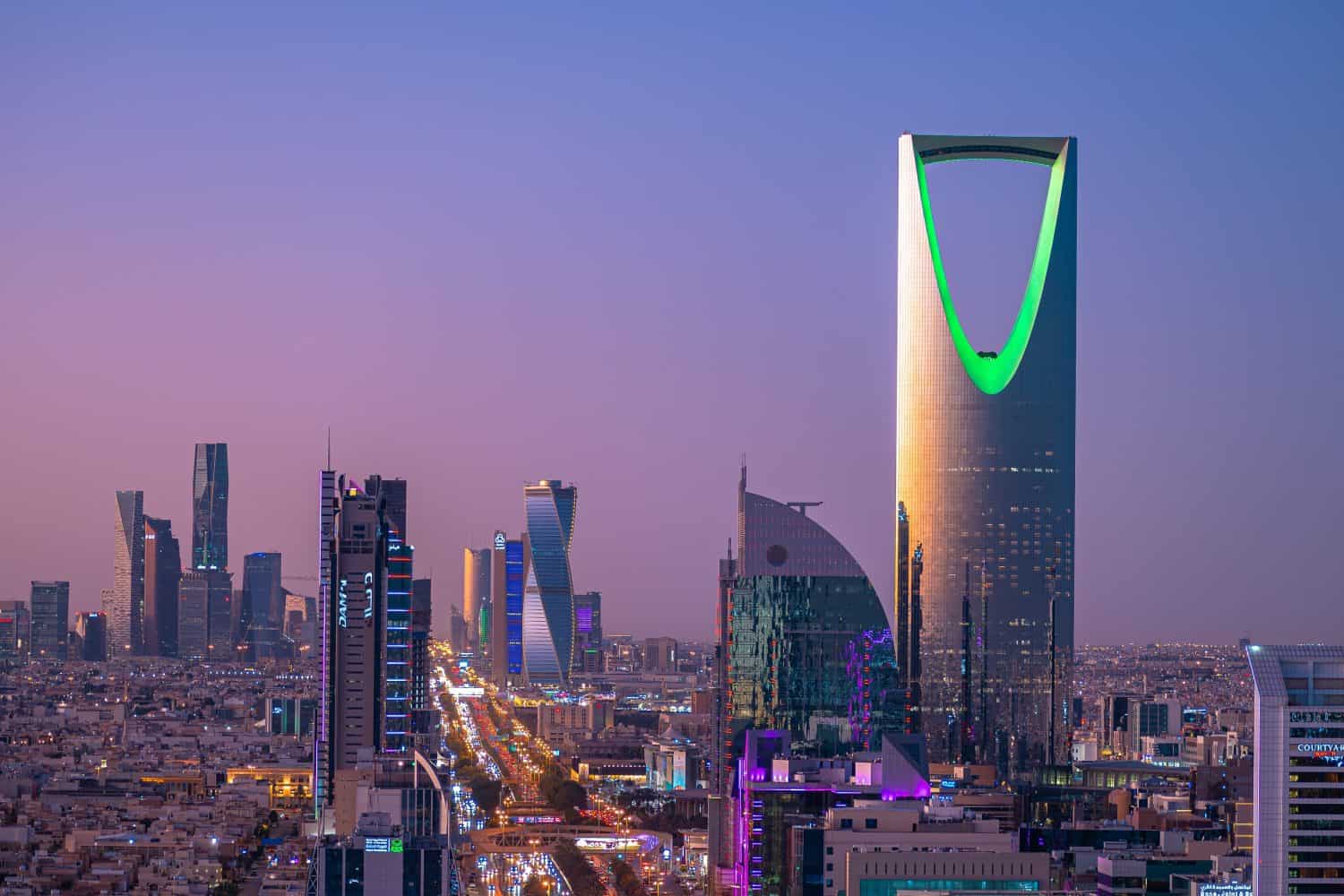 Saudi Arabia&rsquo;s Debt Surges to $225 Billion, 4 Times Iran & Iraq Combined